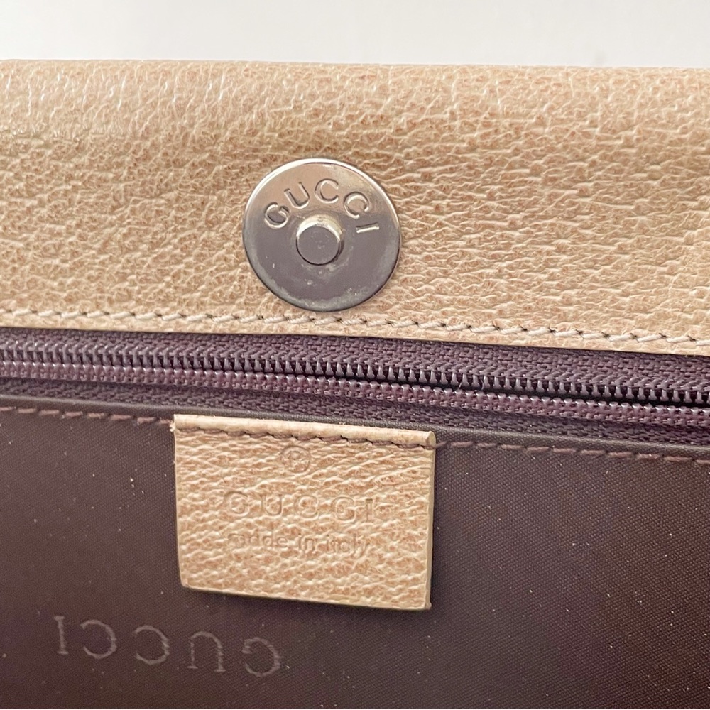 ❤️SOLD❤️Gucci tan leather embossed logo minimalist shoulder bag - Picture 9 of 12